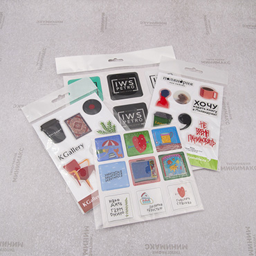 Изготовление наклеек, объемных наклеек, заливных наклеек с полиуретановым покрытием СПб Типография Минимакс