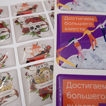 Изготовление наклеек, объемных наклеек, заливных наклеек с полиуретановым покрытием СПб Типография Минимакс